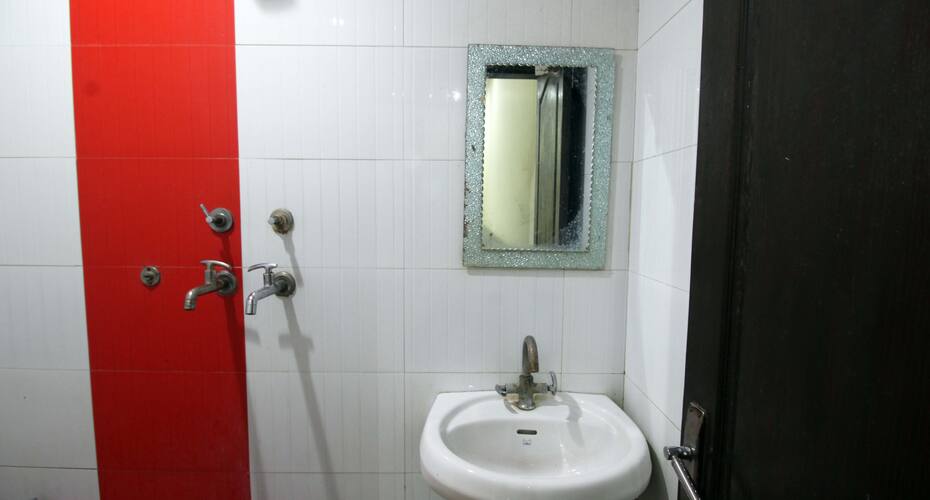 Sun Flower Inn, New Delhi 4